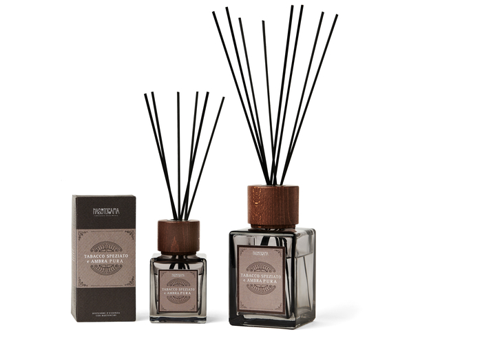 DIFFUSORE BASTONCINI 200 ML TABACCO SPEZIATO E AMBRA PURA 200 ML - Farmacia di Regoledo Srl